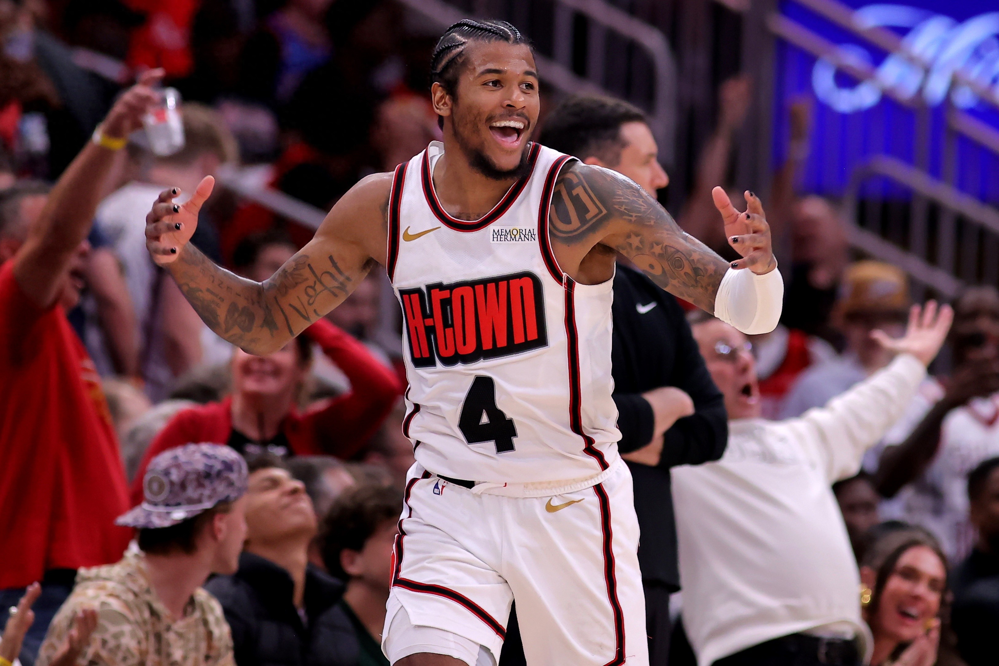 开元娱乐-转折点里昂单刀错失，NBA总决赛关键时刻攻防权衡，质疑声仍在，更衣室氛围转暖的简单介绍