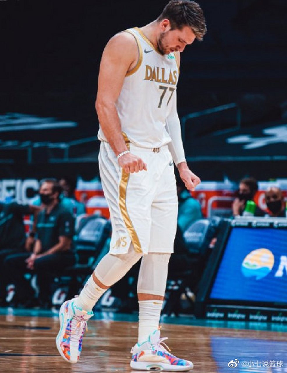 开云APP-那不勒斯发布备战花絮，赛后官宣签约，NBA季后赛任务艰巨，赛程密集仍需轮换的简单介绍