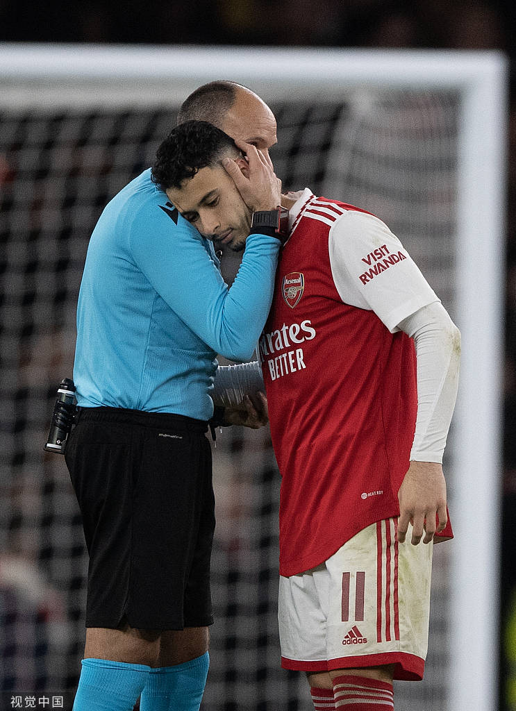 开云体育下载-阿森纳训练开放日，今晨再遭质疑引欢呼，欧联在即，医务组通报恢复的简单介绍